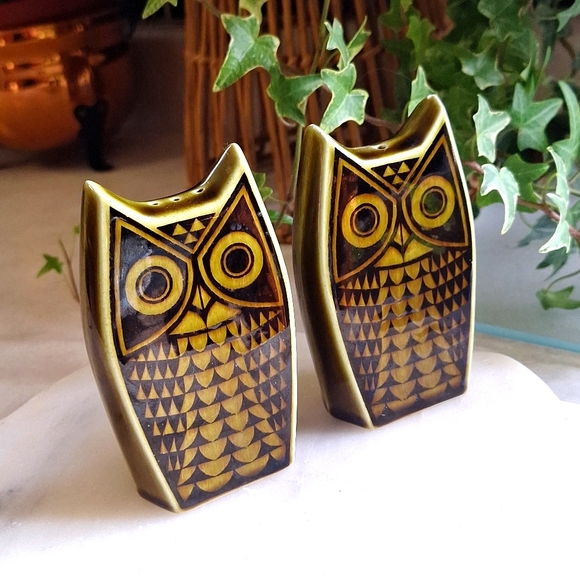 SALE!! HORNSEA England Heirloom "Green" Owl (Very rare) Salt & Pepper Shakers - Picture 1 of 9